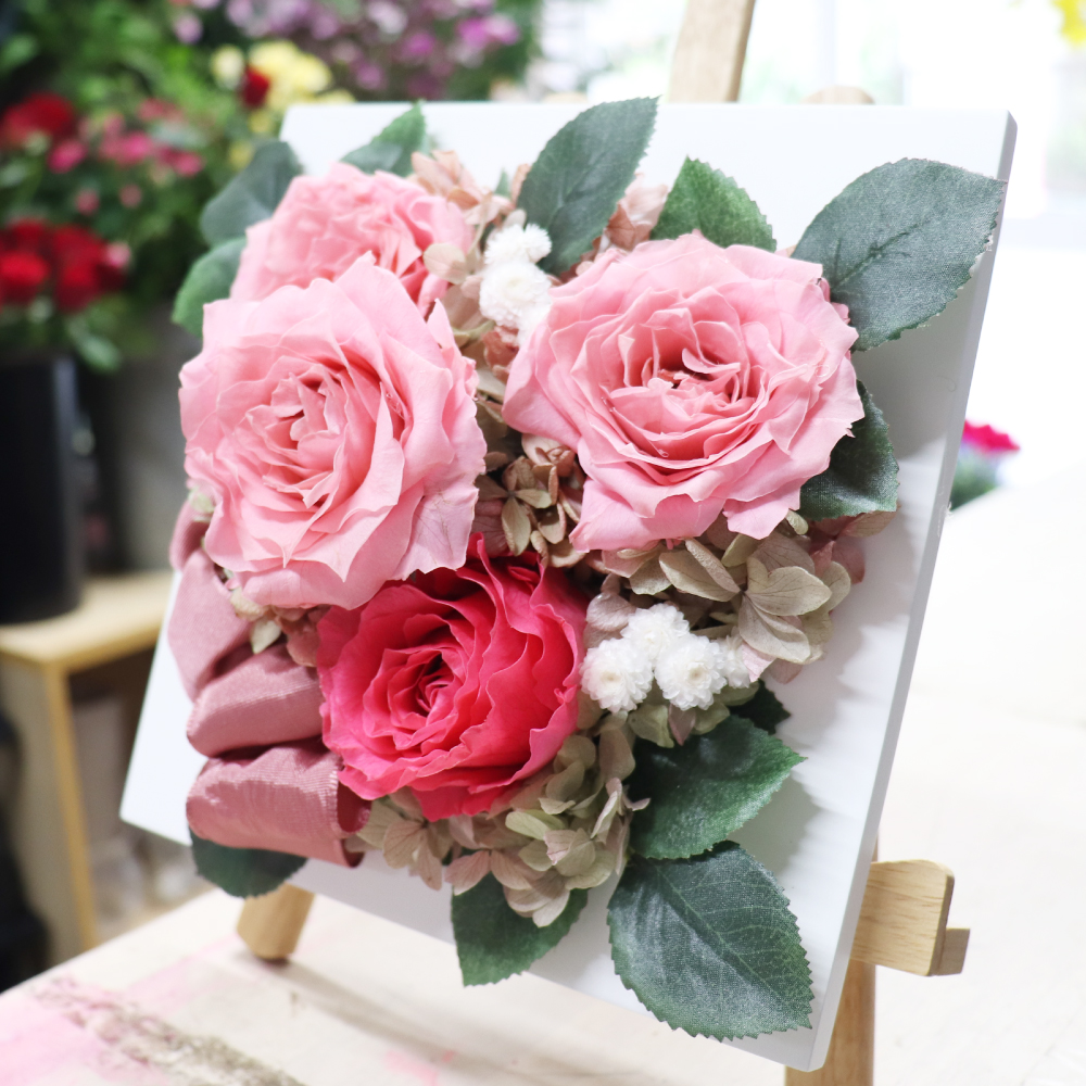 花束のリボンを使ったフレームアレンジ | プリザーブドフラワー加工